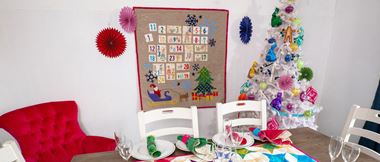 set table with christmas decoration