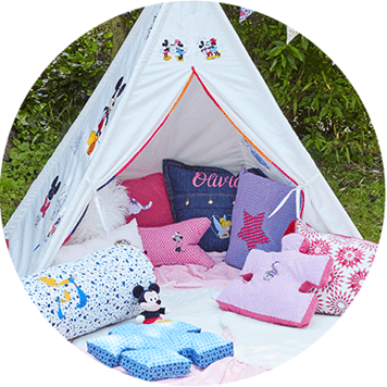 White children's tent and pillows embroidered with Disney designs