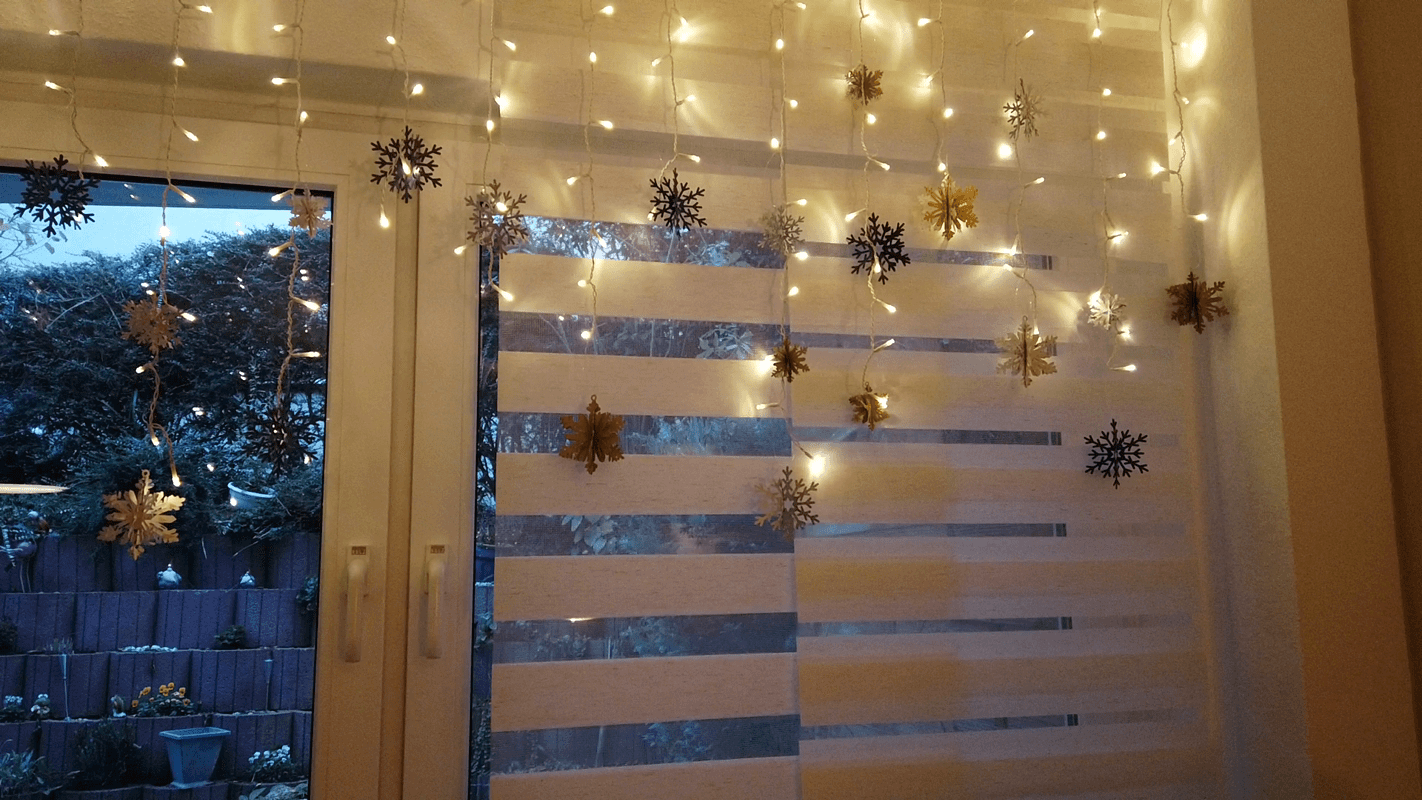 Snowflake baubles with sparkling lights