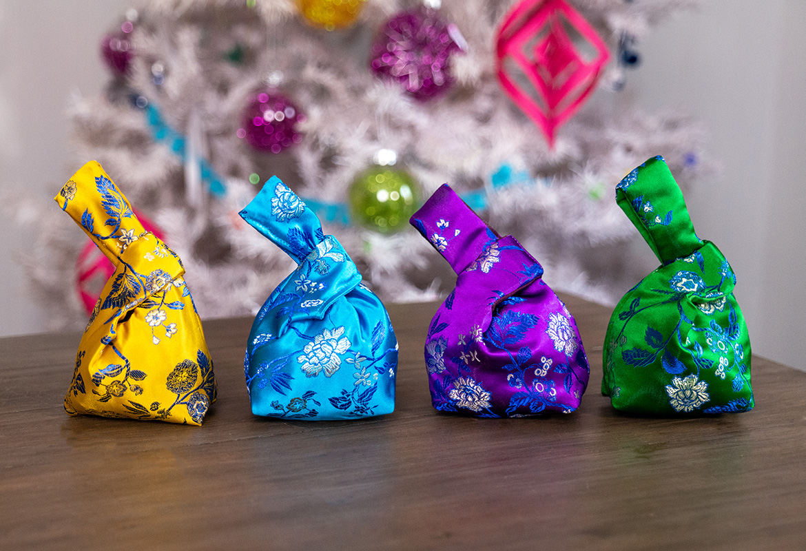 4 bright Japanese mini knot bags
