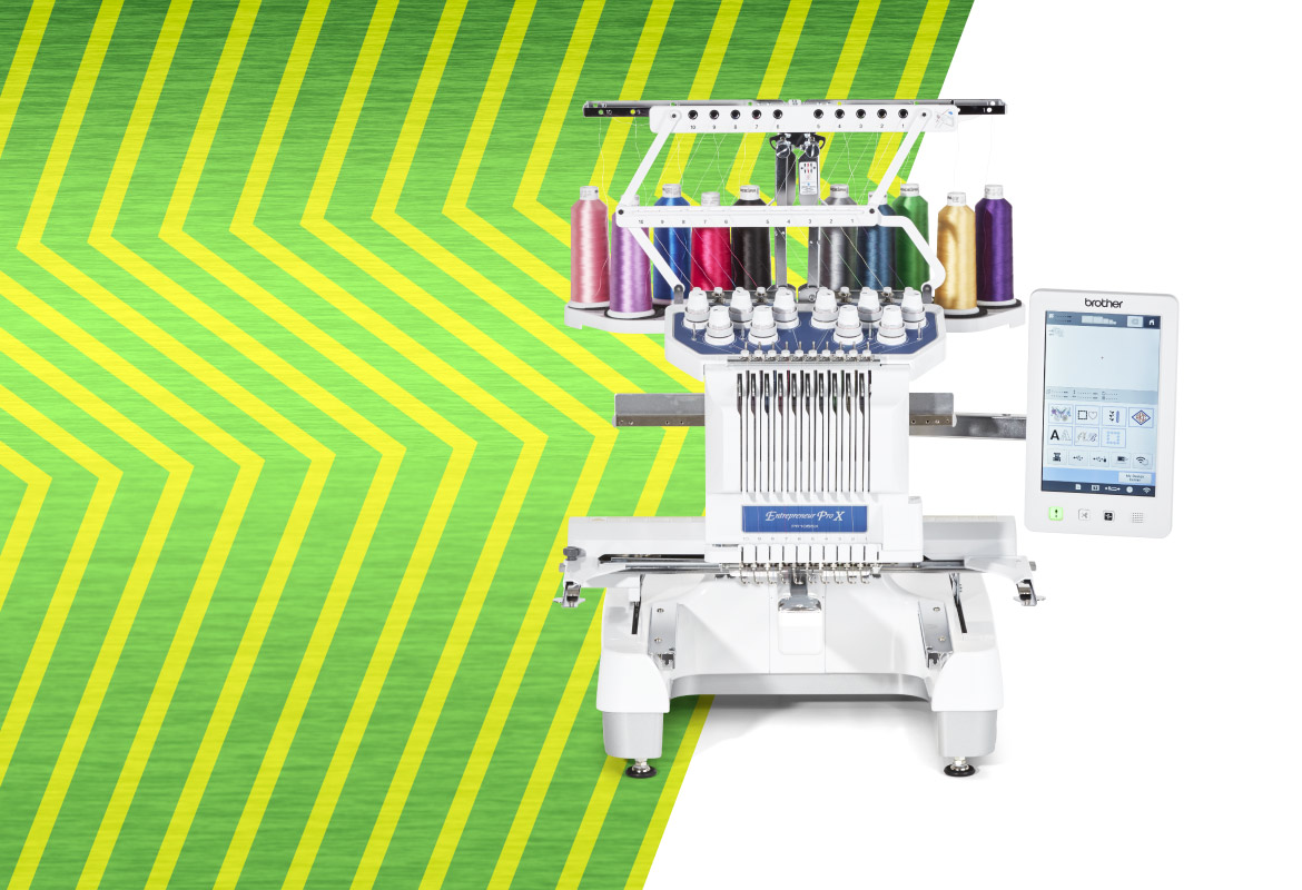 Machine à broder PR1055X sur fond vert zigzag