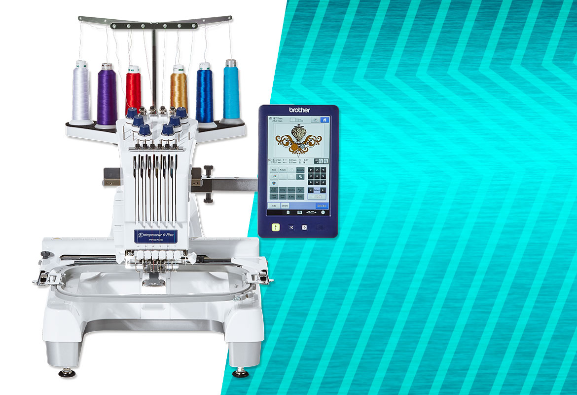 PR670E-borduurmachine tegen blauwe zigzag-achtergrond
