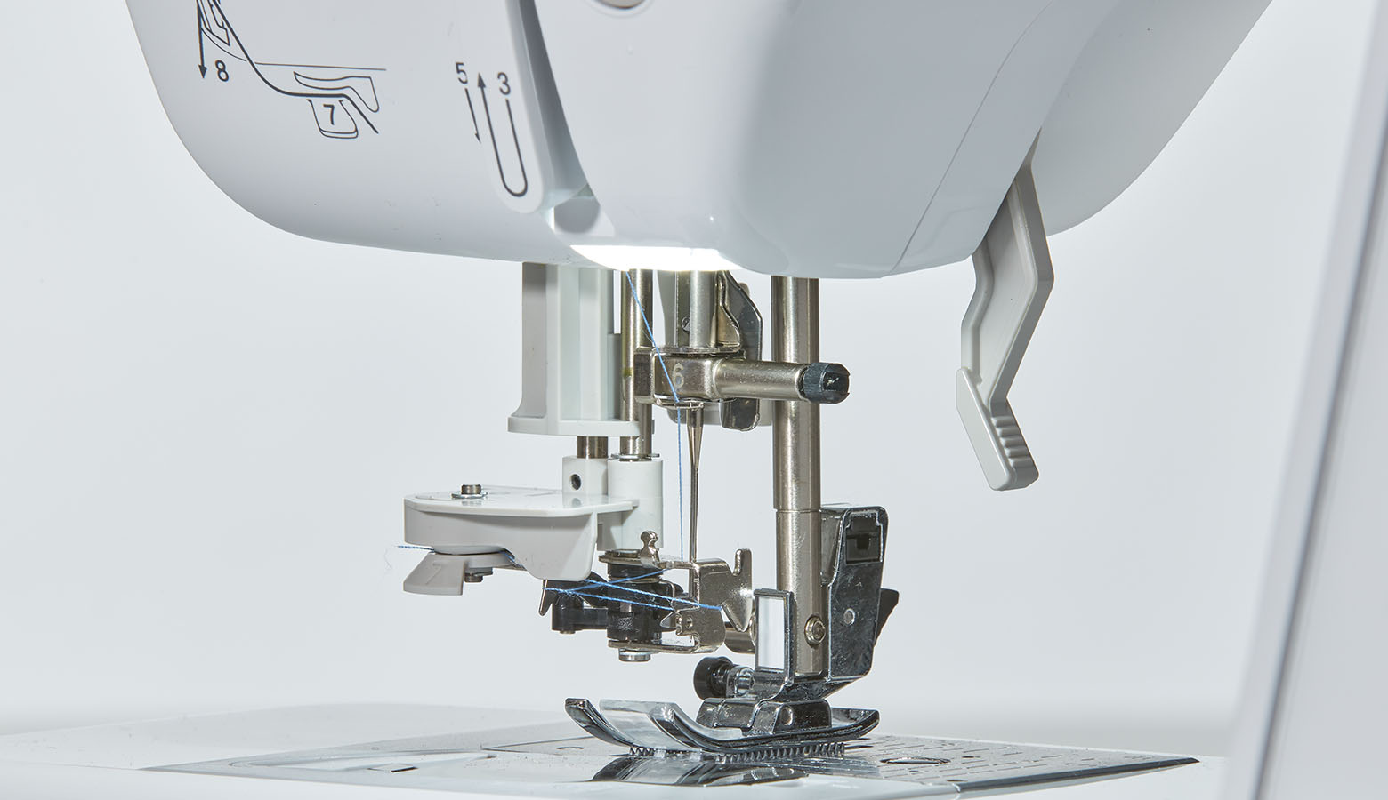 Automatischer Nadeleinfädler der Brother A-Serie Nähmaschine