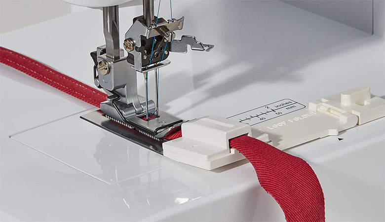 Gros plan sur le guide de boucle de ceinture Brother