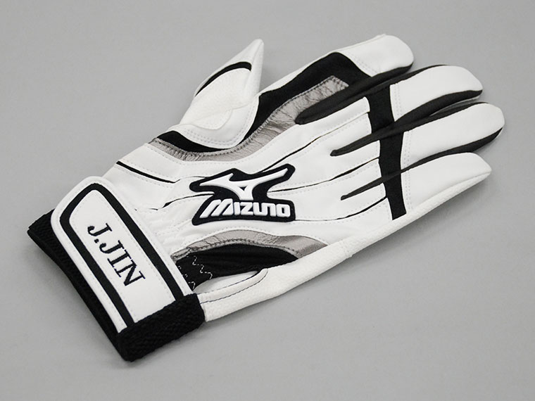 Schwarz-weißer Golfhandschuh mit Stickerei