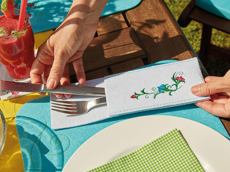 Stoff-Besteckhalter mit Blumen-Stickmuster