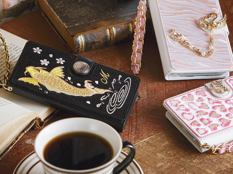 Handytasche mit gesticktem chinesischem Fisch