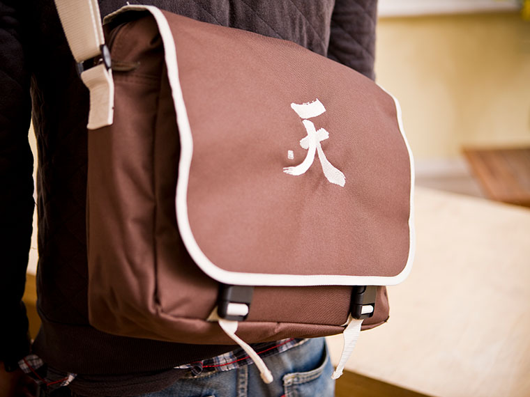 Embroidery-shoulderbag