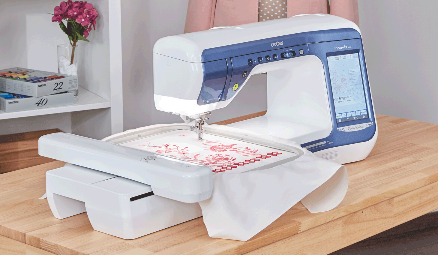 Combinatiemachine op een tafel