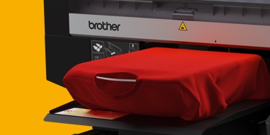 Industriële Printer Garment, oranje achtergrond