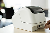 Принтер для печати наклеек Brother QL-810W (ширина лент до 62мм, 110наклеек/мин, 300т/д, ленты DK, W