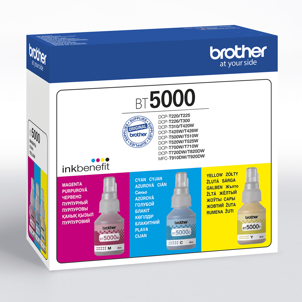 Detailní záběr krabice s barevnou inkoustovou lahvičkou BT5000CLVAL v multipacku na bílém pozadí