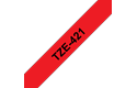 Brother TZe-421 Schriftband – schwarz auf rot