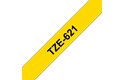 Oryginalna taśma TZe-621 firmy Brother – czarny nadruk na żółtym tle, 9mm szerokości