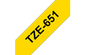 Casetă cu bandă de etichete originală Brother TZe-651 – negru pe galben, 24mm lățime