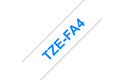 Alkuperäinen Brother TZeFA4 -kangastarranauha – sininen teksti valkoisella pohjalla, 18 mm