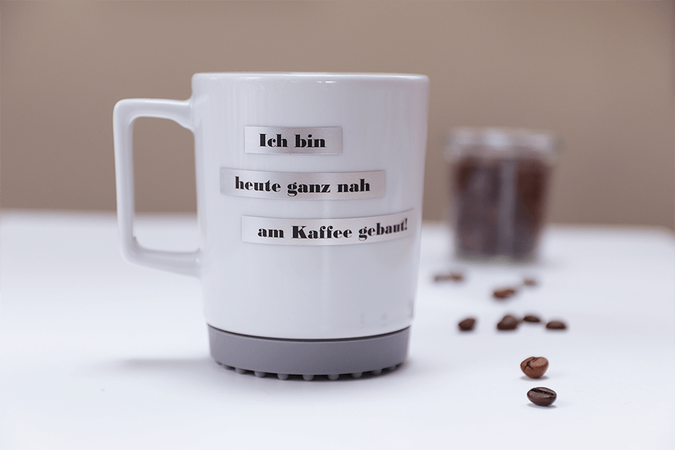 Cinta laminada metálica TZeM921 Brother en taza