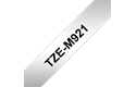 Casetă de bandă pentru etichete originală Brother TZe-M921 – Negru pe argintiu mat, 9 mm lățime