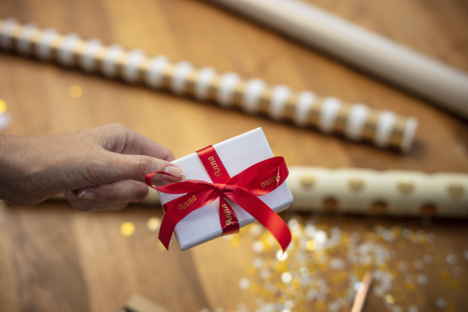 Cinta satinada no adhesiva TZeRW34 Brother para envolver paquetes de regalos