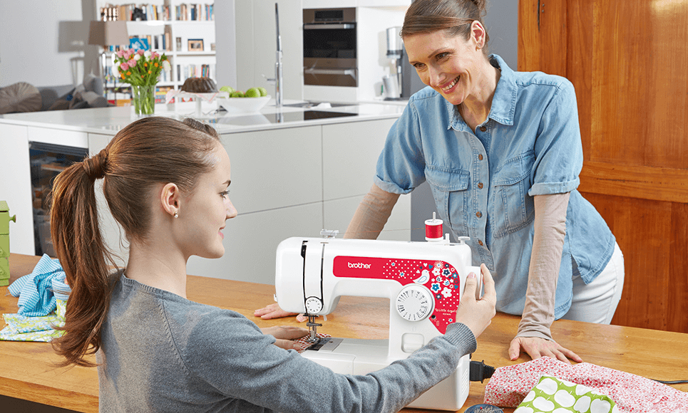 KD144S Little Angel Naaimachine 8