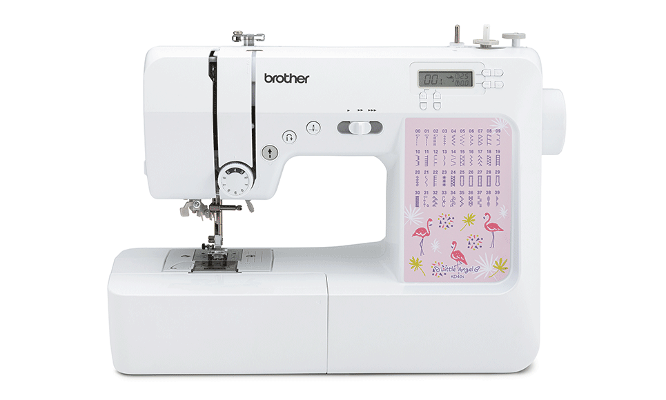 Vue de face de la machine à coudre Brother KD40s sur fond blanc