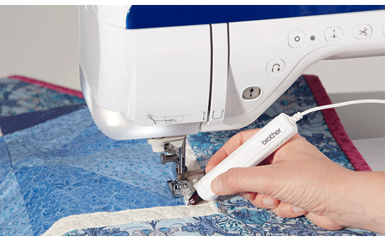 Innov-is VQ4 sewing and quilting machine 11